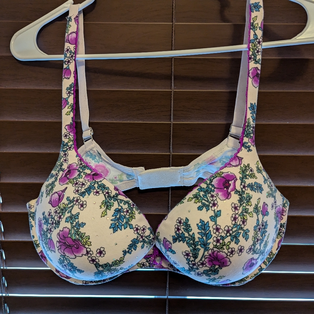 Victoria Secret Body by Victoria Pushup